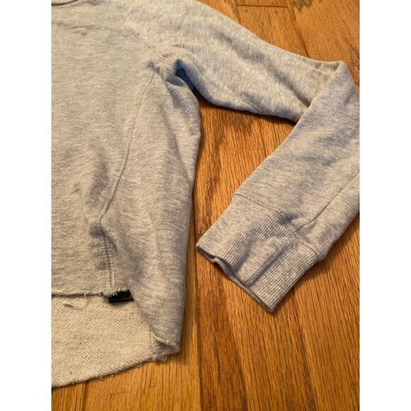 Disney, mickey mouse graphic cropped raw hem long sleeve pullover sweater sz XS - Picture 4 of 8